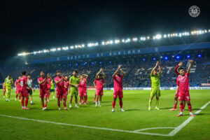 Công an Hà Nội dẫn trước trong phần lớn thời gian và thi đấu hơn người từ đầu hiệp 2 nhưng không thể bảo toàn chiến thắng.