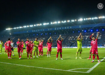 Công an Hà Nội dẫn trước trong phần lớn thời gian và thi đấu hơn người từ đầu hiệp 2 nhưng không thể bảo toàn chiến thắng.