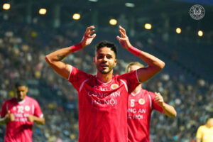 Màn ăn mừng thương hiệu của Leo Artur - Ảnh: CAHN.