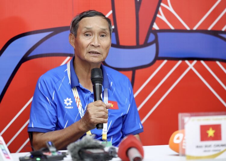 HLV Mai Đức Chung chia sẻ những gương mặt có thể nhận danh hiệu QBV Việt nam 2025. Ảnh: Gia Hân.