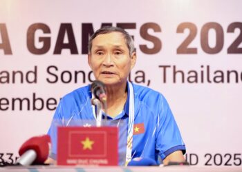 HLV Mai Đức Chung vừa cùng ĐT nữ Việt Nam đánh bại Myanmar 2-0. Ảnh: Gia Hân.