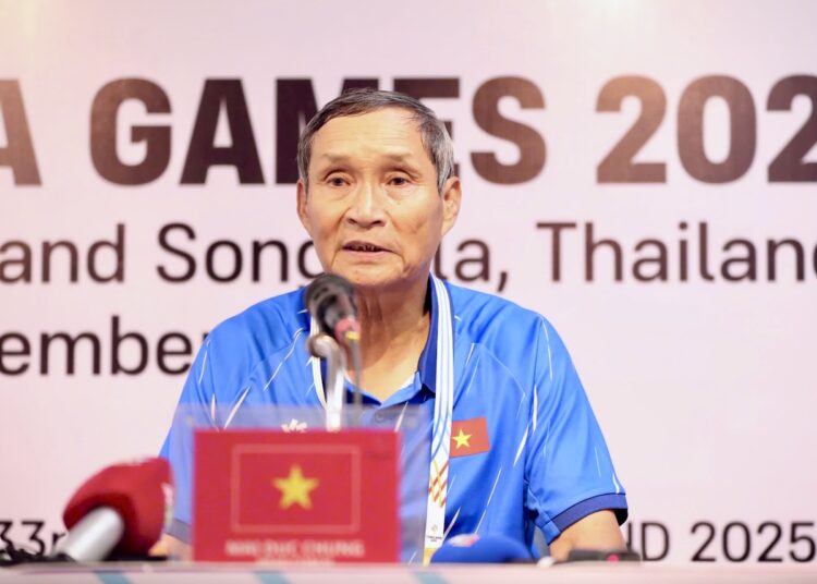 HLV Mai Đức Chung vừa cùng ĐT nữ Việt Nam đánh bại Myanmar 2-0. Ảnh: Gia Hân.