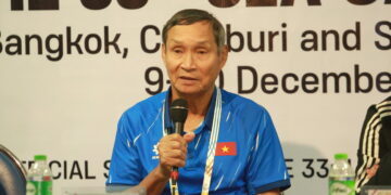 HLV Mai Đức Chung và ĐT nữ Việt Nam sẵn sàng cho trận chung kết với Philippines. Ảnh: Gia Hân.