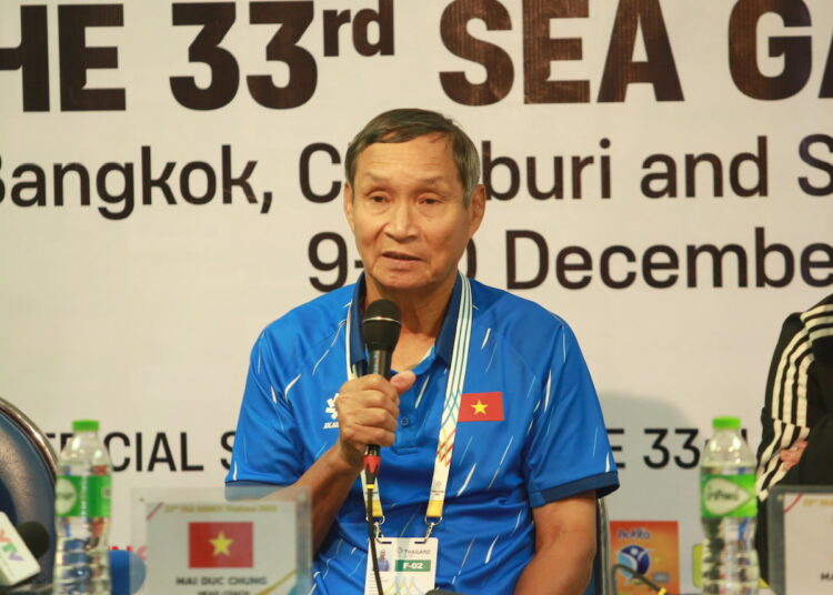 HLV Mai Đức Chung và ĐT nữ Việt Nam sẵn sàng cho trận chung kết với Philippines. Ảnh: Gia Hân.