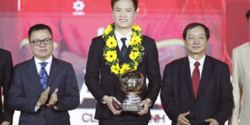 Nguyễn Hoàng Đức lần thứ 3 nhận danh hiệu QBV Việt Nam. Ảnh: Anh Khoa.