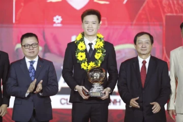 Nguyễn Hoàng Đức lần thứ 3 nhận danh hiệu QBV Việt Nam. Ảnh: Anh Khoa.