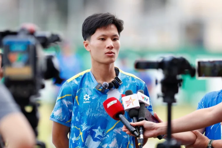 Tiền đạo Quốc Cường tự tin cùng U22 Việt Nam đánh bại U22 Malaysia. Ảnh: Anh Khoa.