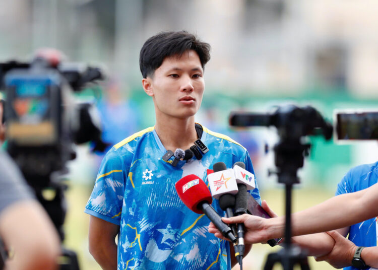 Tiền đạo Quốc Cường tự tin cùng U22 Việt Nam đánh bại U22 Malaysia. Ảnh: Anh Khoa.