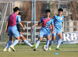 Nguyễn Lê Phát luôn nỗ lực, học hỏi đàn anh trong lần đầu tham dự SEA Games - Ảnh: VFF.