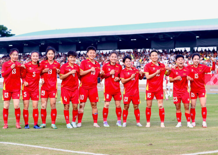 Đội tuyển nữ Việt Nam giành quyền vào bán kết SEA Games 33 sau chiến thắng 2-0 trước Myanmar ở lượt trận cuối bảng B.