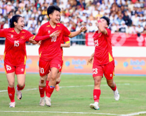 Đội tuyển nữ Việt Nam nhanh chóng nhân đôi cách biệt với bàn thắng của Bích Thuỳ - Ảnh: Gia Hân.