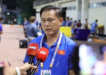 PCT VFF ông Trần Anh Tú nhắc nhở U23 Việt Nam không được chủ quan trước đội chủ nhà. Ảnh: Anh Khoa.