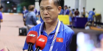 PCT VFF ông Trần Anh Tú nhắc nhở U23 Việt Nam không được chủ quan trước đội chủ nhà. Ảnh: Anh Khoa.