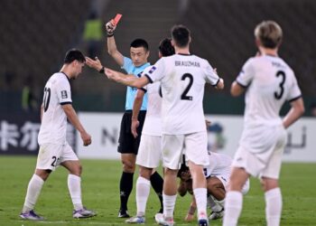 U23 Kyrgyzstan sẽ không thể có sự phục vụ của cầu thủ chủ chốt mang áo số 10 do đã nhận thẻ đỏ sau pha phạm lỗi nguy hiểm (AFC)