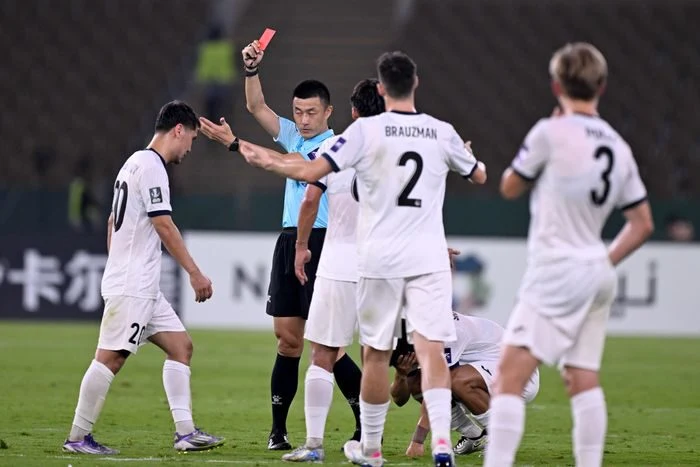 U23 Kyrgyzstan sẽ không thể có sự phục vụ của cầu thủ chủ chốt mang áo số 10 do đã nhận thẻ đỏ sau pha phạm lỗi nguy hiểm (AFC)