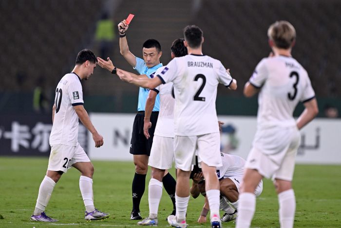 U23 Kyrgyzstan sẽ không thể có sự phục vụ của cầu thủ chủ chốt mang áo số 10 do đã nhận thẻ đỏ sau pha phạm lỗi nguy hiểm (AFC)