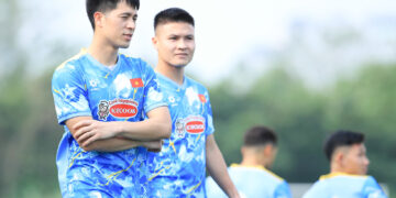 Khả năng đọc trận đấu và lối chơi đầu óc của Đình Trọng là "vũ khí" quan trọng khi đối đầu các đối thủ mạnh về thể lực như Malaysia. Ảnh: VFF