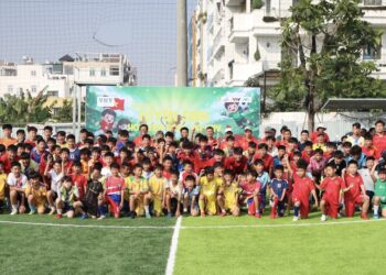 Hơn 200 cầu thủ nhí nuôi giấc mơ bóng đá chuyên nghiệp tại Học viện VNV. Ảnh: Thái Hải.