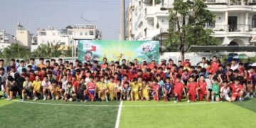 Hơn 200 cầu thủ nhí nuôi giấc mơ bóng đá chuyên nghiệp tại Học viện VNV. Ảnh: Thái Hải.