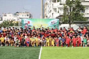 Hơn 200 cầu thủ nhí nuôi giấc mơ bóng đá chuyên nghiệp tại Học viện VNV. Ảnh: Thái Hải.