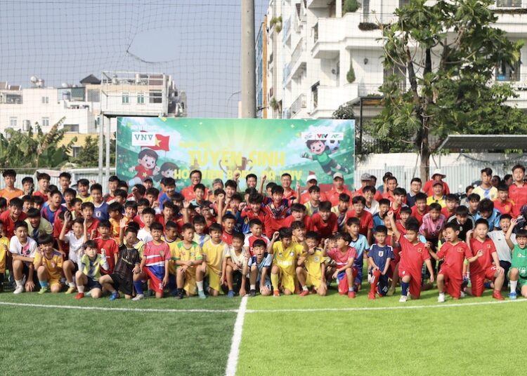 Hơn 200 cầu thủ nhí nuôi giấc mơ bóng đá chuyên nghiệp tại Học viện VNV. Ảnh: Thái Hải.