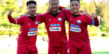 Niềm vui của các cầu thủ ĐH Thuỷ Lợi sau khi dễ dàng đánh bại đối thủ trong trận chung kết. Ảnh: Minh Nguyệt.