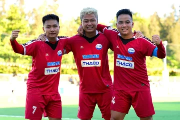 Niềm vui của các cầu thủ ĐH Thuỷ Lợi sau khi dễ dàng đánh bại đối thủ trong trận chung kết. Ảnh: Minh Nguyệt.
