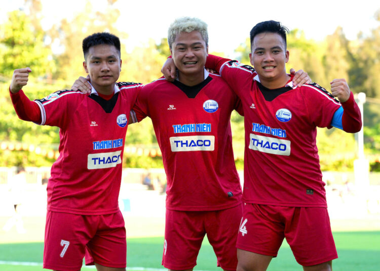 Niềm vui của các cầu thủ ĐH Thuỷ Lợi sau khi dễ dàng đánh bại đối thủ trong trận chung kết. Ảnh: Minh Nguyệt.