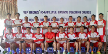 28 học viên đầu tiên đã hoàn thành xuất sắc khoá học  HLV bóng đá chứng chỉ “Bronze” VSF. Ảnh: Quốc Anh.