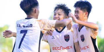 Niềm vui chiến thắng của các cầu thủ U15 Becamex TP.HCM.
