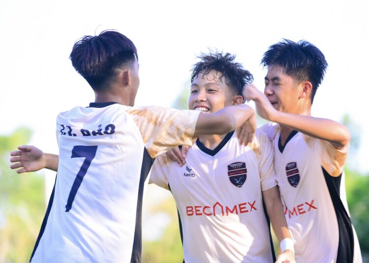 Niềm vui chiến thắng của các cầu thủ U15 Becamex TP.HCM.