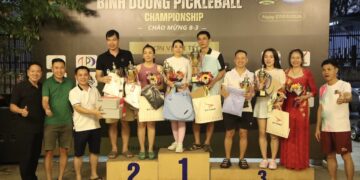 BTC giải trao thưởng nhiều phần quà ý nghĩa cho các cặp đôi nam nữ giành thành tích cao tại giải. Ảnh: Hải Nguyễn.