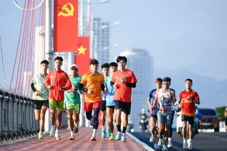 Hàng ngàn VĐV đang tích cực tập luyện trước thềm giải Tiền Phong Marathon 2026 diễn ra tại Nha Trang, Khánh Hoà. Ảnh: Minh Nguyệt