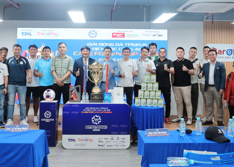 Đại diện 12 đội bóng tại buổi lễ họp báo, công bố giải TPG 6v6 – Care For Việt Nam Cup 2026 khu vực miền Nam.