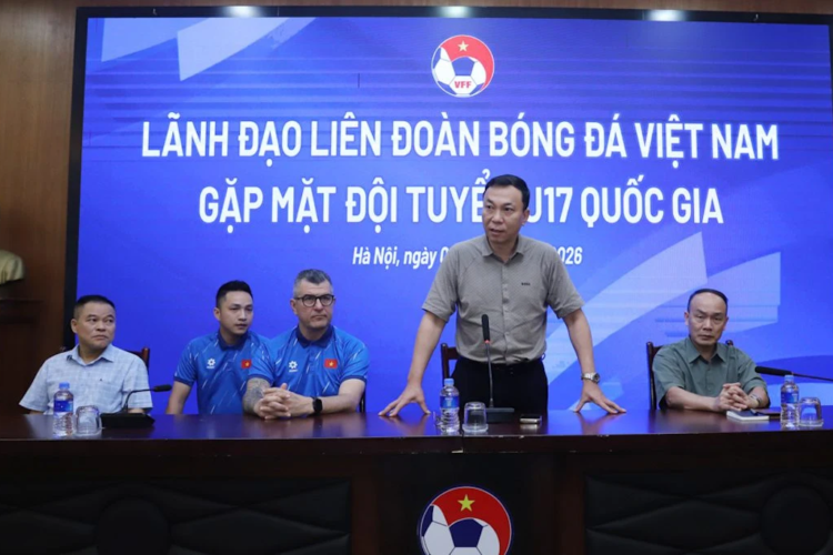 Chủ tịch Trần Quốc Tuấn phát biểu tại buổi gặp mặt, động viên U17 Việt Nam trước khi tham dự giải U17 Đông Nam Á 2026.