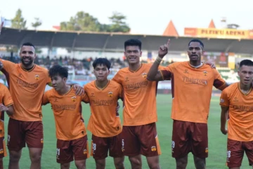 Niềm vui không trọn vẹn của HAGL dù sớm có bàn thắng vươn lên dẫn trước. Ảnh: Quang Hồng.