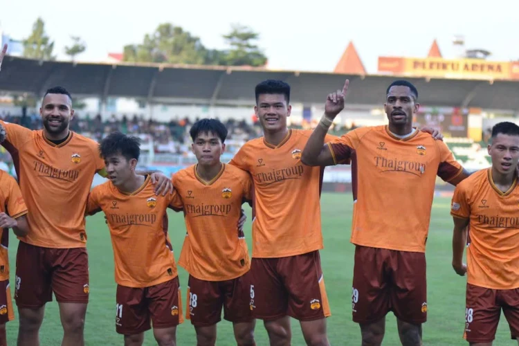 Niềm vui không trọn vẹn của HAGL dù sớm có bàn thắng vươn lên dẫn trước. Ảnh: Quang Hồng.