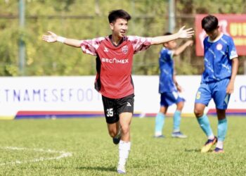 Tiền vệ Trịnh Quang Huy có cú bàn thắng góp công vào chiến thắng 3-2 của U15 Becamex TP.HCM trước U15 Đắk Lắk. Ảnh: Gia Hân.