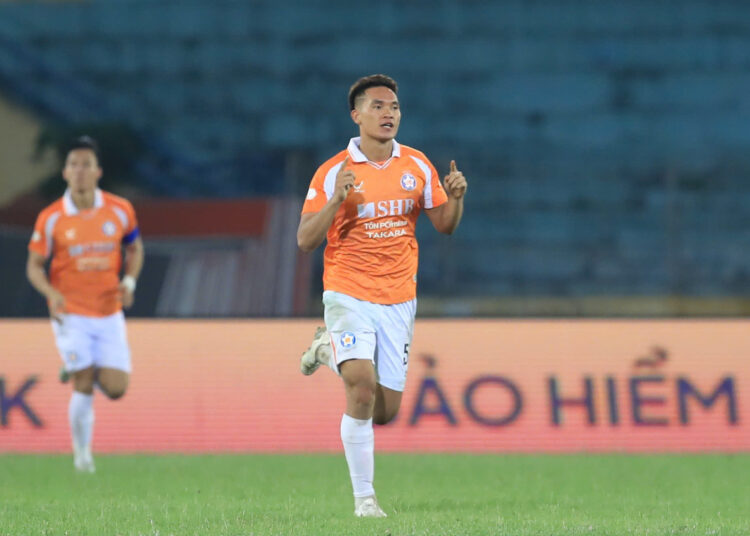 Bàn thắng duy nhất của Vũ Văn Sơn không thể giúp cho SHB Đà Nẵng tránh khỏi trận thua 1-5 trước CAHN.