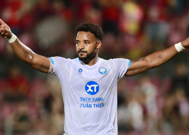 Tiền đạo Xuân Son để lại dấu ấn chiến thuật ấn tượng trong chiến thắng 2-0 của Thép Xanh Nam Định trước Hà Tĩnh. Ảnh: Quang Dương.