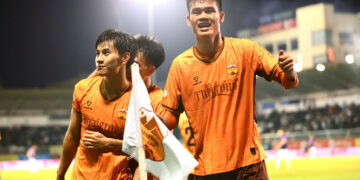 HAGL chính thức trụ hạng sớm một vòng đấu sau khi ngược dòng đánh bại Hà Nội 3-1. Ảnh: Khả Hoà.