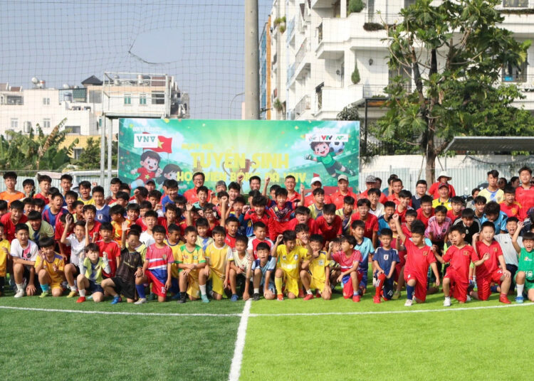 Hoc viện bóng đá VNV tuyển sinh bổ sinh lứa U11 và U13.