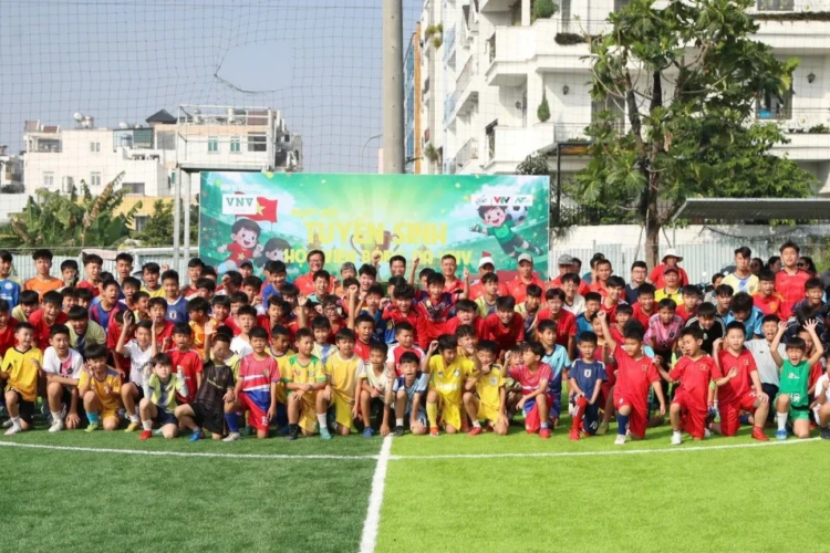 Hoc viện bóng đá VNV tuyển sinh bổ sinh lứa U11 và U13.