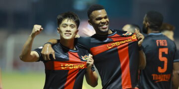 Tiền đạo Quốc Việt lập công trong chiến thắng 2-0 của Ninh Bình trước Đông Á Thanh Hoá.