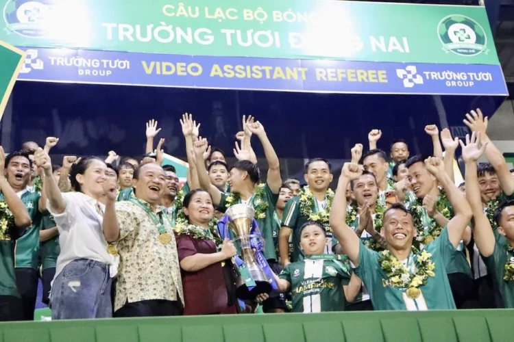 Trường Tươi Đồng Nai vô địch giải HNQG 2025/26, giành vé thăng hạng V.League 2026/27. Ảnh: Gia Hân.