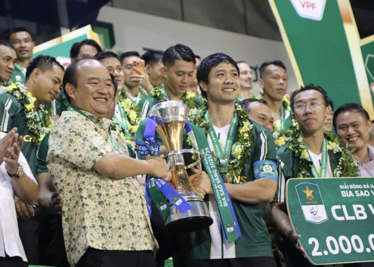 Với ông bầu Phạm Hương Sơn, bản hợp đồng với Công Phượng chất lượng đến từ phút giây. Ảnh: Gia Hân.
