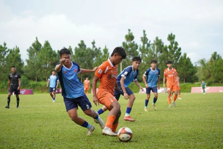 SHB Đà Nẵng tạo màn ngược dòng ấn tượng để giành vé vào bán kết. Ảnh: VFF