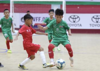 H.Y.S Hà Nội chủ động đẩy cao đội hình, tổ chức tấn công sau tiếng còi khai cuộc. Ảnh: Hanoi Youth Soccer