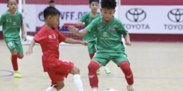 H.Y.S Hà Nội chủ động đẩy cao đội hình, tổ chức tấn công sau tiếng còi khai cuộc. Ảnh: Hanoi Youth Soccer