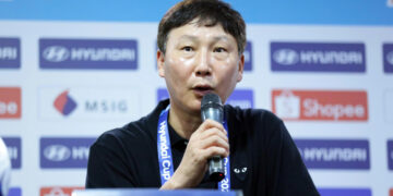 HLV Kim Sang Sik hướng sự tập trung tới trận chung kết ASEAN Hyundai Cup 2026. Ảnh: VFF